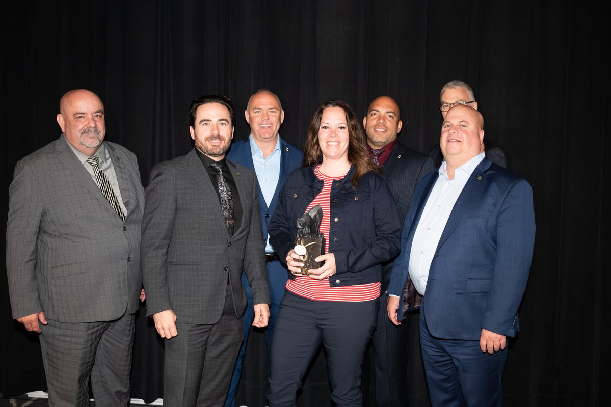 Félicitations à Éric Bouchard, Dany Henry-Smith, André Gagnon et Anabel Benoît pour 13 ans de dévouement syndical à l’APPQ. Leur leadership et leur engagement sont une source d’inspiration pour la relève et renforcent notre organisation. Merci à vous quatre!
