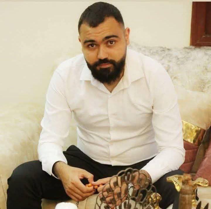 Sam041963's tweet image. أحمد خضور .. شهيد الكرامة
قتله الهمجيون التكفيريون لأنه رفض العواء وتقليد أصوات الحيوانات
طبعاً من البديهي لمن يعرف مأساة #مجزرة_الساحل_السوري أن يدرك شهيد الكرامة علوي من #الساحل_السوري
#طرطوس
#اللاذقية
#سوريا
#أوقفوا_إبادة_العلويين