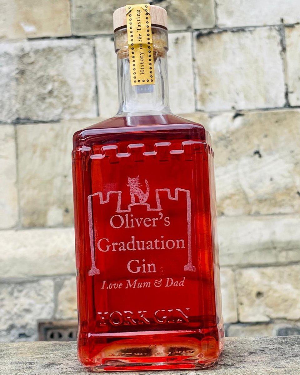 It’s Graduation Week in York. 🧑‍🎓👏🏼👩‍🎓 

An engraved bottle of York Gin makes a beautiful reminder of academic achievement - even when the contents have been finished. (You can always get it refilled too.)

We offer same day service in the York Gin shop.
@VisiYork 

#york #yorkgin