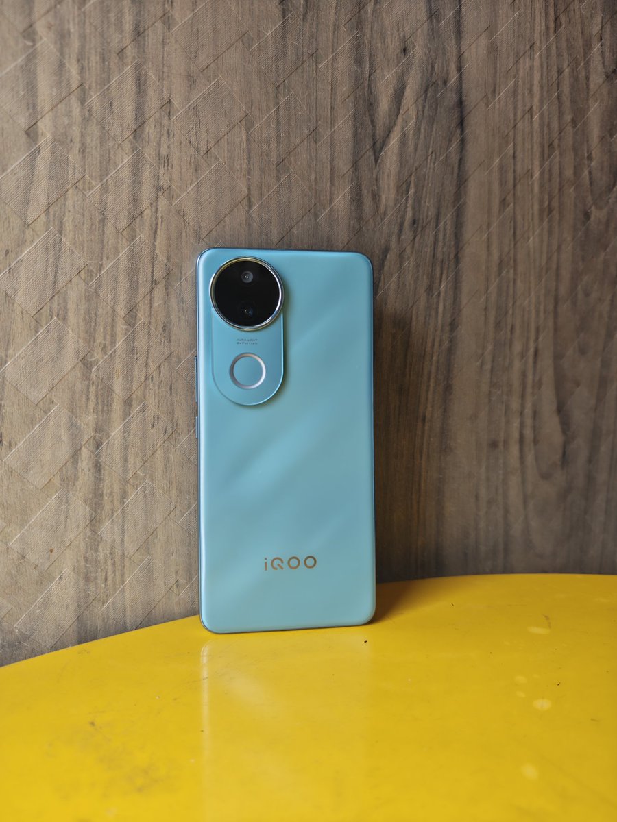 ShubhamTech458's tweet image. iQOO Z10R Just launched!
📸 32MP Front Camera (4K 30 FPS Video Recording Front &amp;amp; Back )
💦 IP 68+69 Rating 
 ✋6.77 Inch Quad... Display
💰 Effective Price: ₹17,499 (with offers)
🔥 An absolute BEAST under ₹20,000!
#iQOOZ10r #BeastUnder20k #FullyLoadedfor4KVlogging