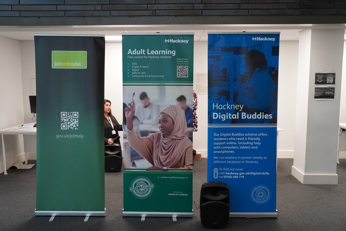 hackneycouncil's tweet image. Yesterday we celebrated adult learners in Hackney 🎉
We heard inspiring stories from people who have overcome challenges to succeed.
Our new prospectus is out now — with courses from English & maths to digital skills.
📚 Find out more and register: orlo.uk/RyrjE