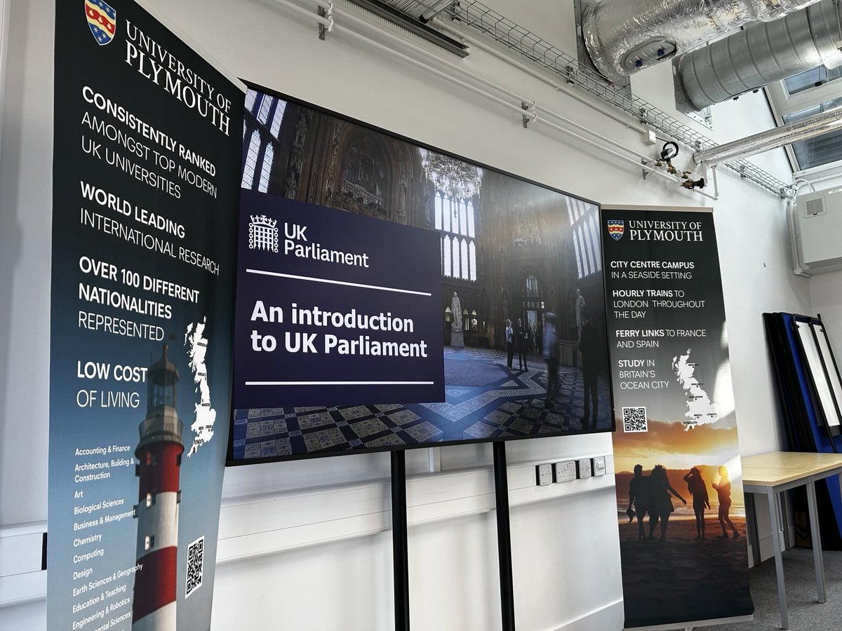 LukePollard's tweet image. Today in my summer school for young people in Plymouth, we've also...
🔎... heard from the Parliamentary Engagement team about how Parliament works - from MPs, to Lords, to petitions and debates.
❓... held a Q&A session to put me through my paces.