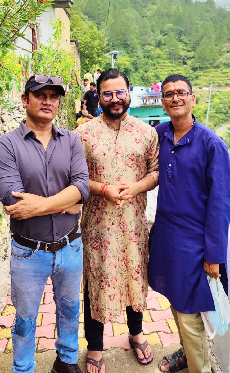 abhibahuguna's tweet photo. उत्तराखंड के जन जन की पुकार
पहाड़ के गांव का विकास अबकीबार। 
श्रीनगर विधानसभा के समस्त ग्रामवासियों, क्षेत्रवासियों को त्रिस्तरीय चुनाव में रिकॉर्ड मतदान के लिए शुभकामनाएं एवं बधाई। 
लोकतंत्र की आवाज को एकजुट विकास की ओर इस तरह ले लें जाने हेतु आभार।
#त्रिस्तरीय_पंचायत_चुनाव https://t.co/qULc35K2Cc