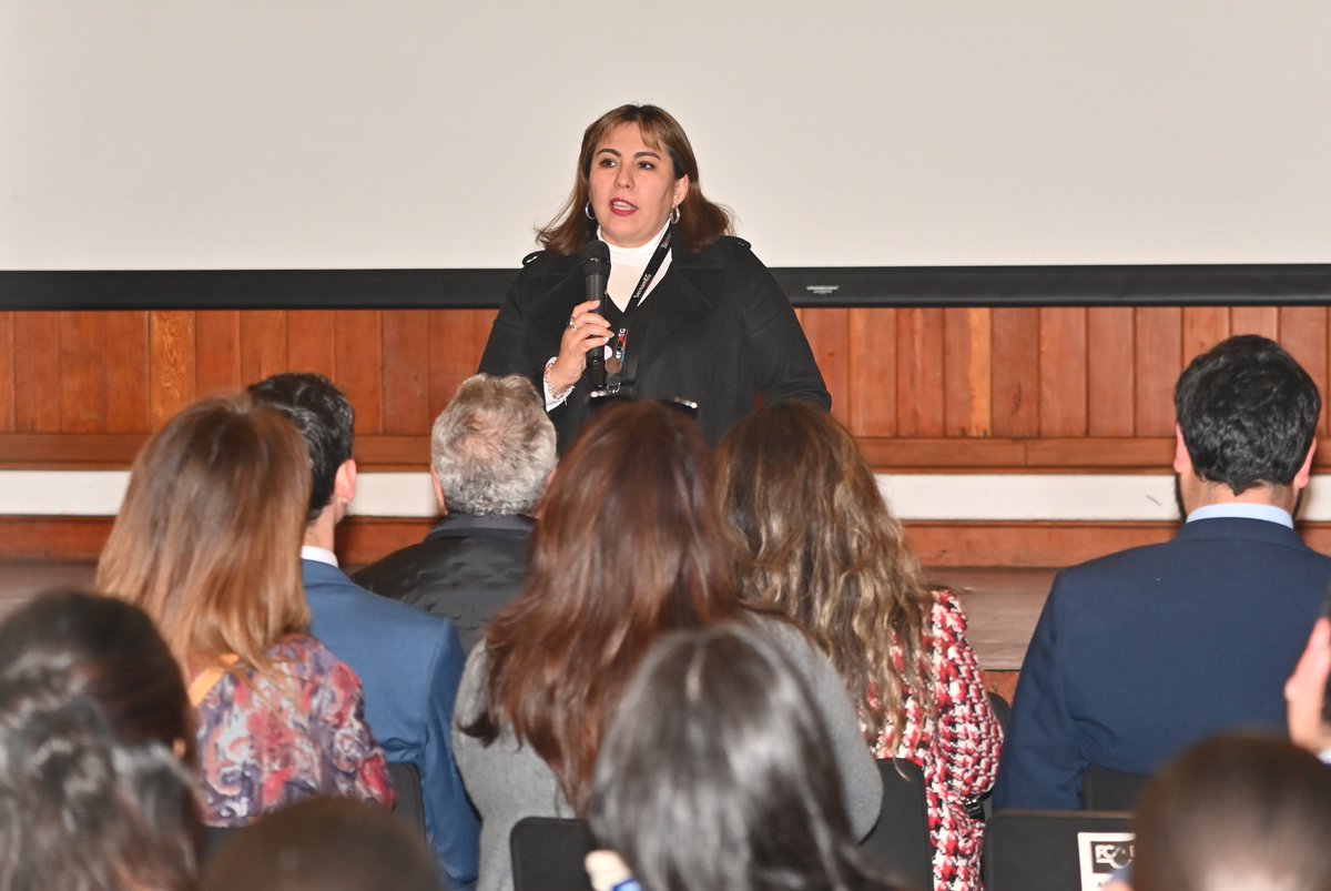 SernamEG Antofagasta (@sernamegantofa) on Twitter photo SernamEG en ciclo de charlas Género es con Justicia, de <a href="/MinjudhAntof/">Seremi Justicia y Derechos Humanos Antofagasta</a>, con el taller Género, Lenguaje y Discriminación🗣 impartido por <a href="/MMEGAntofagasta/">Seremi Mujer y Equidad de Género Antofagasta</a>. Dejamos la invitación para una pronta capacitación de nuestro Servicio referida a qué se entiende por perspectiva de género 📅 SernamEG en ciclo de charlas Género es con Justicia, de <a href="/MinjudhAntof/">Seremi Justicia y Derechos Humanos Antofagasta</a>, con el taller Género, Lenguaje y Discriminación🗣 impartido por <a href="/MMEGAntofagasta/">Seremi Mujer y Equidad de Género Antofagasta</a>. Dejamos la invitación para una pronta capacitación de nuestro Servicio referida a qué se entiende por perspectiva de género 📅
