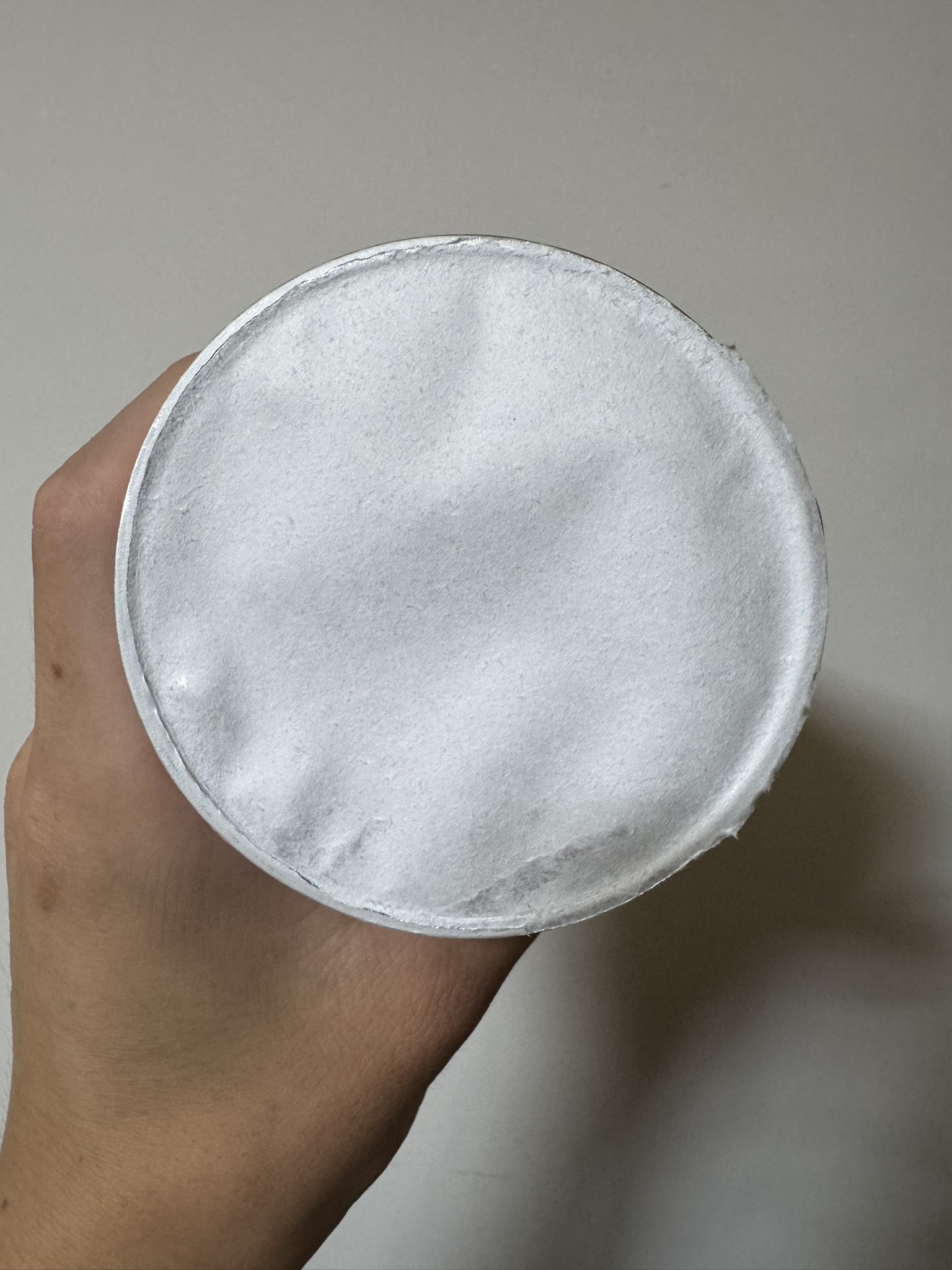 キレイに蓋を残せたじゃがりこ じゃがりこが飛び出してバラバラにならない【開け方の裏ワザ