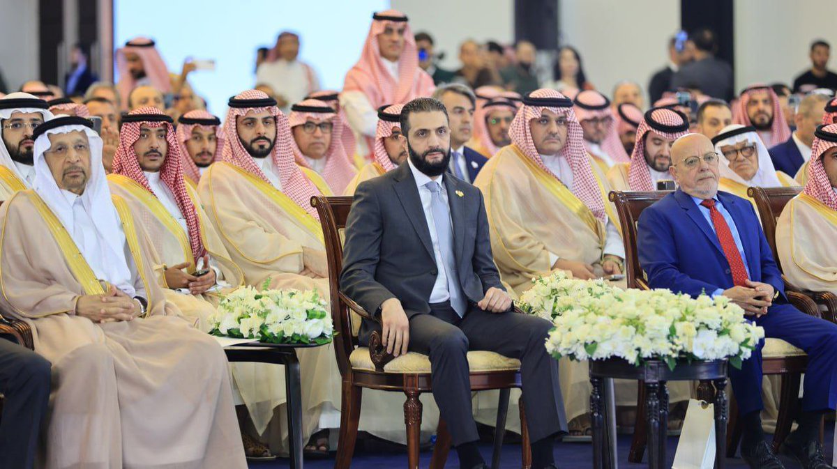 DamascusGov1's tweet image. برعاية رئيس الجمهورية العربية السورية السيد أحمد الشرع بدأت فعاليات "المنتدى الاستثماري السوري السعودي" بحضور وزراء ورجال أعمال، وذلك في قصر الشعب بدمشق.
#محافظة_دمشق
#رئاسة_الجمهورية_العربية_السورية