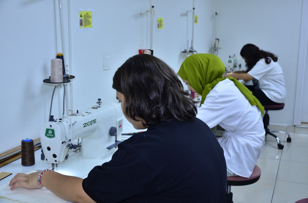 📸🧵🎨
TDV KAGEM Yaz Okulu Sanatla Buluşuyor!

TDV KAGEM Lise Yaz Okulu öğrencilerimiz için düzenlenen Fotoğrafçılık, Temel Dikiş Teknikleri ve Tezhip Atölyeleriyle, yetenekler keşfediliyor, estetik duygular gelişiyor!