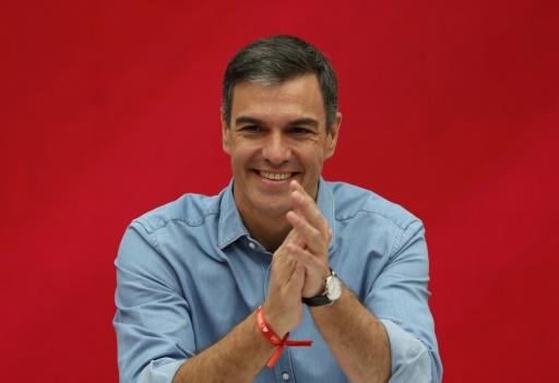 Cidpedrosanchez's tweet image. El 24 de Julio de 2023 España amaneció soleada y de izquierdas.
Larga vida al Sanchismo ✊🏻🌹