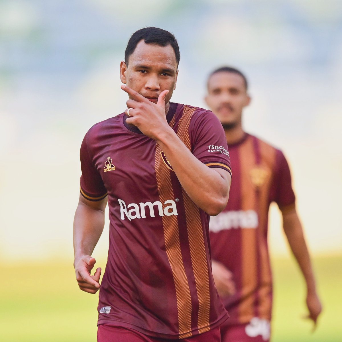 SundownsXtra_'s tweet image. Fawaaz Basadien now close to joining Sundowns after skipping Stellies training session with a trip to Tswhane scheduled According to Mazola Molefe 💛👆