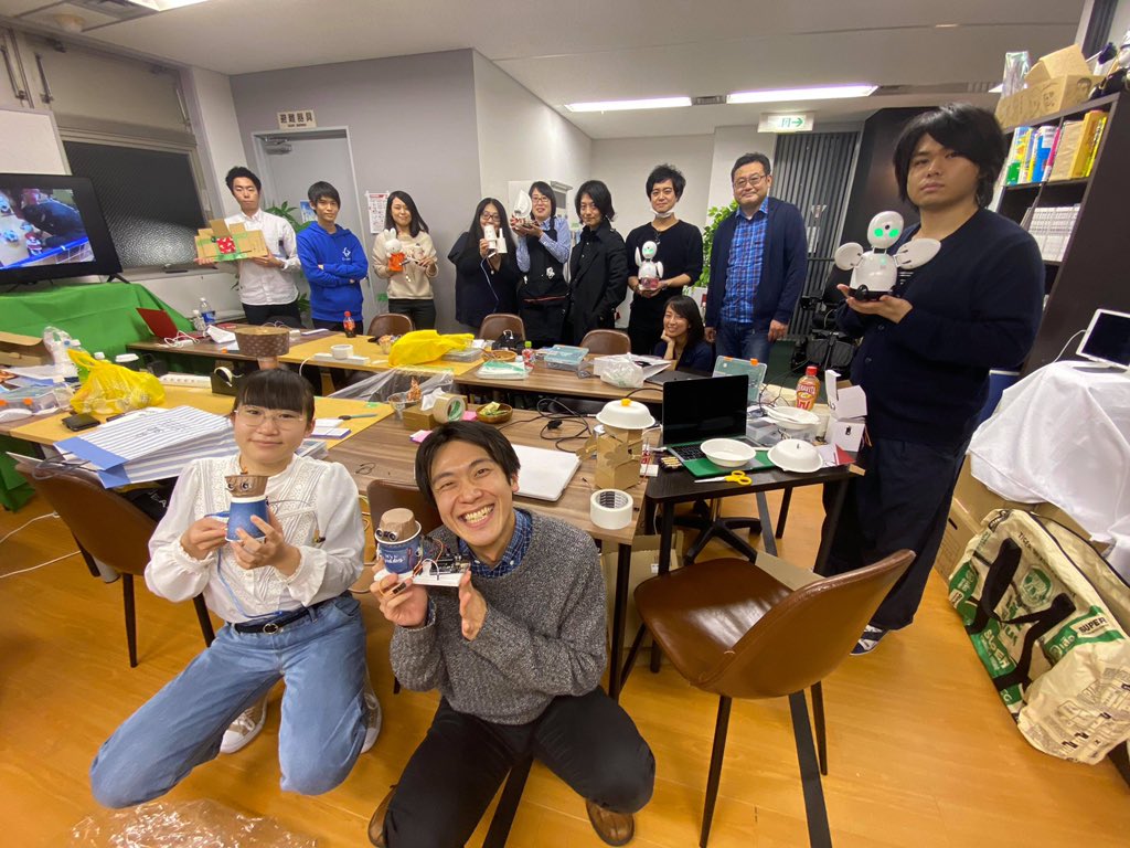 origamicat's tweet image. またやってほしいという声が多かった不定期の「非エンジニア社会人の為の発明ゼミ」をまたやりたくなった。
今はプログラミング未経験者でもChatGPT使えるから電子工作のハードルめちゃくちゃ下げられる
学生も交え、秋にやろう。近々申し込みつくります