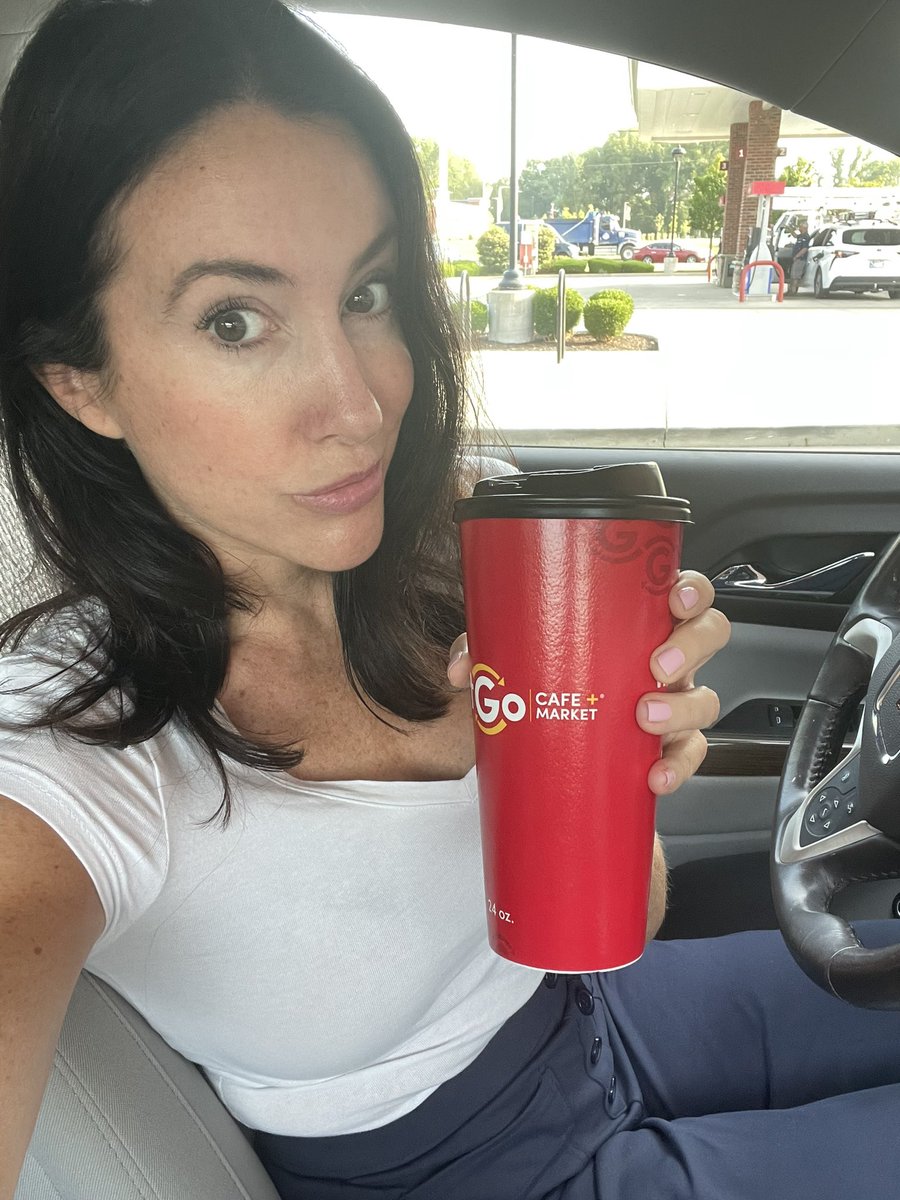TheHappySlut1's tweet image. The 24oz cups are back! Cheers to Thursday. Do your best today and know that it’s enough.