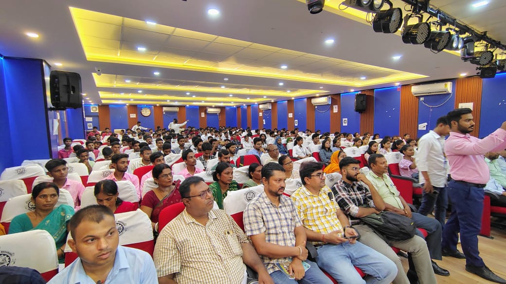 startup_bihar's tweet image. 🚀 Bihar Idea Festival 2025 | Event | Begusarai
Today’s Bihar Idea Festival 2025 event in Begusarai witnessed incredible energy and enthusiasm among aspiring youth!
The event spotlighted innovation, startup journeys, mentorship, and seed funding opportunities.
🌟 With 250+…