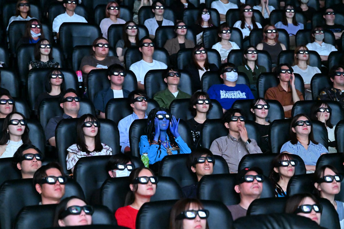 avatarmovie_jp's tweet image. 『#アバター:ファイヤー・アンド・アッシュ』
❮❮🔥日本最速3D予告編解禁イベント開催🔥❯❯
ひと足先に〈ドルビーシネマ〉で
3D予告編を鑑賞したファンが大熱狂🔥
そして!
予告が明日(7/25)より全国の映画館でも
“劇場限定”で予告編が先行上映決定!
12.19(金)日米同時公開🎬