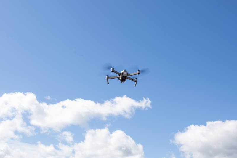 📸Ilmakuvauksen rajoituksia on tarkennettu aluevalvontalain muutoksen myötä. 

Merkittävin muutos koskee tilanteita, joissa kuvaus kohdistuu Suomen alueella oleviin vieraan valtion asevoimiin. Lue lisää ja tarkista, milloin tarvitset luvan: ow.ly/waEk50Wuy2X