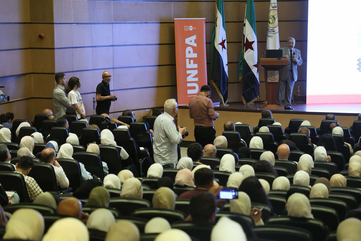 SyriaUnfpa's tweet image. في يوم علمي بجامعة دمشق، كانت رعاية كبار السن محور النقاش.
بدعم من #UNFPA، ناقش خبراء دور الفريق الطبي المتكامل في مواجهة نوبات السقوط لدى المسنين.
ممثلة الصندوق أكدت أهمية البيانات وضمان خدمات تحترم كرامتهم.
#سوريا #الشيخوخة_الكريمة