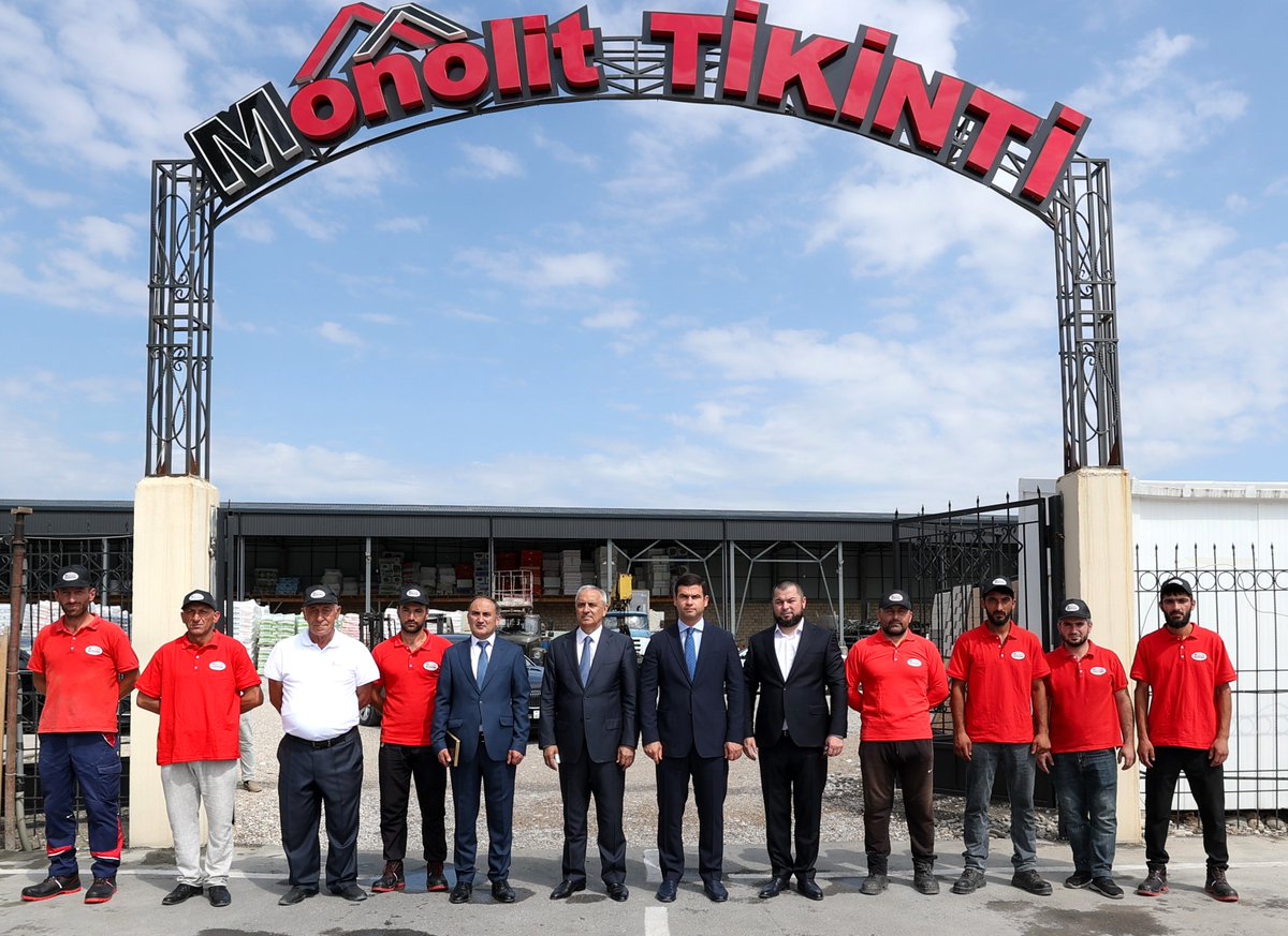 Kiçik və Orta Biznesin İnkişafı Agentliyinin (KOBİA) təşkilatçılığı ilə #Qusar rayonunda sahibkarlarla görüş keçirilib. Aqrar, sənaye, turizm, pərakəndə satış, ictimai iaşə sahələrində fəaliyyət göstərən 100-ə yaxın sahibkarın iştirak etdiyi görüşdə kənd təsərrüfatı texnikasının