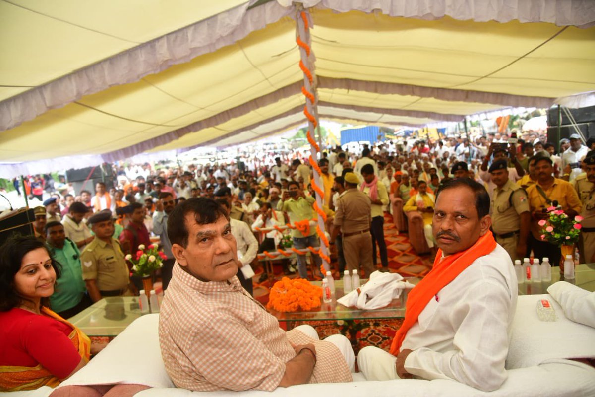 aksharmaBharat's tweet image. आज मऊ जिले के इंदारा जंक्शन रेलवे स्टेशन यार्ड स्थित सम्पार संख्या-04 इंदारा-अदरी की रेलवे क्रॉसिंग पर रूपया 65 करोड़ के खर्च से बन रहे रेलवे ओवरब्रिज का भूमिपूजन कर उपस्थित लोगों को संबोधित किया । 

इस ओवरब्रिज के निर्माण से मऊ और मधुबन क्षेत्र की लगभग 03 दशक पुरानी ट्रैफिक…