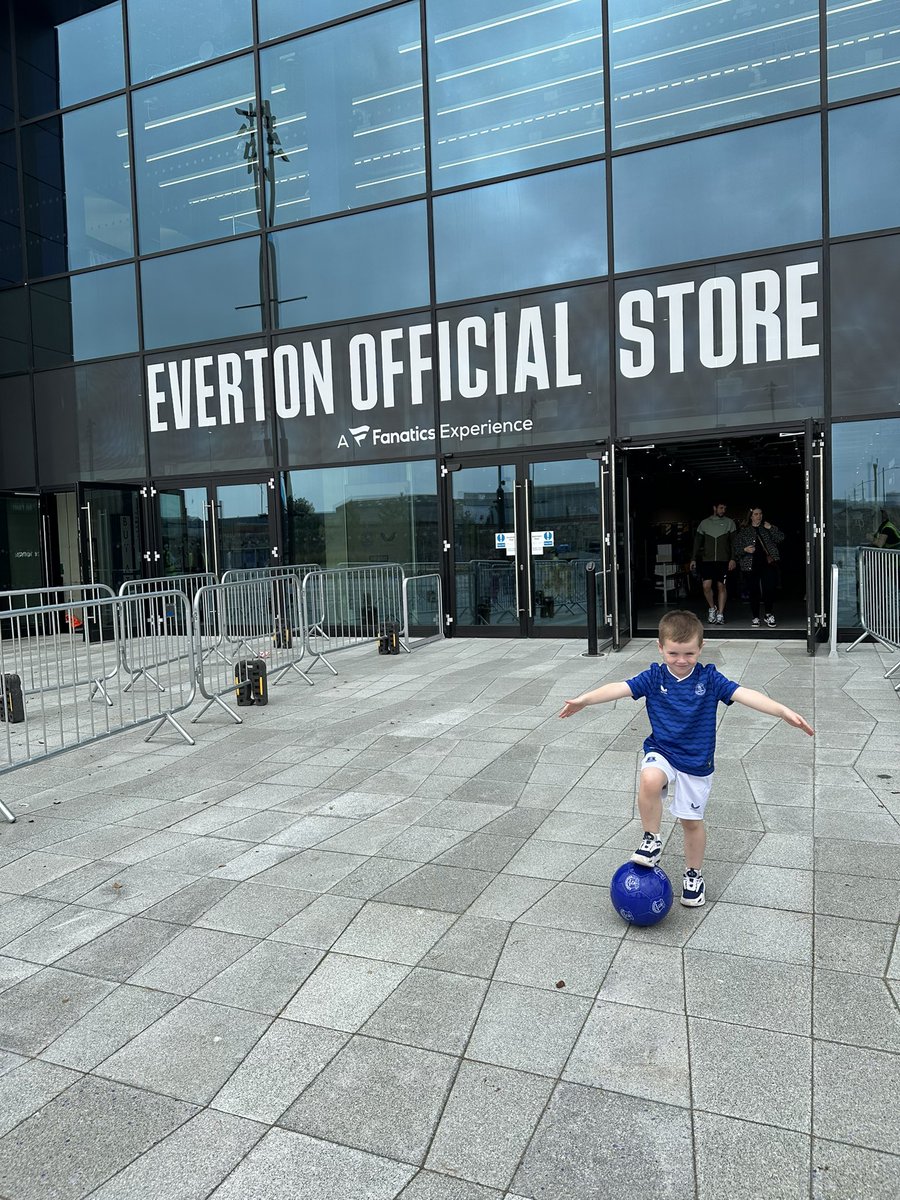 sarah_comber's tweet image. He’s been so excited to visit the new store @Everton 💙