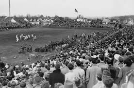 TropicsCards's tweet image. Day 5: The Cards find a new home!
Did you know Louisville use to play in a highschool stadium? While technically yes, it’s a little of a disingenuous statement.
Up until 1957 Louisville played a Manual stadium. It was the perfect environment for Louisville football at the time…