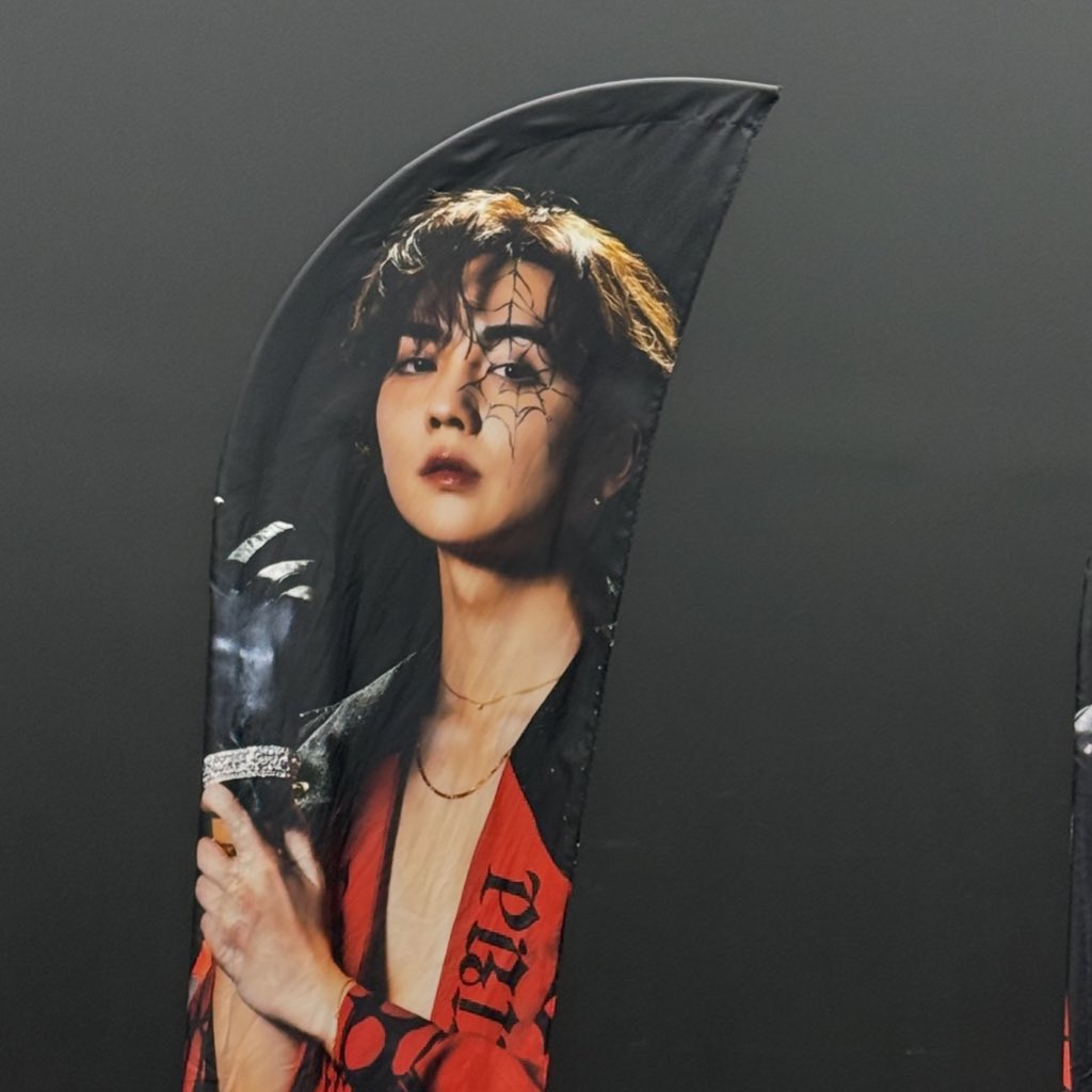 ___h0910_'s tweet photo. お友達のおかげでお立ち台最前で北人くんみれたよ😭😭😭

自慢のホクブと王子様も見てもらえた（？）ので大満足です🐷🐷🐷💞
とりあえず間近でみた北人くんは世界で1番かっこよかった！！✨✨
ずっと楽しそうで可愛い北人くんみれて幸せだった😭😭 https://t.co/fWWXl2vKdG