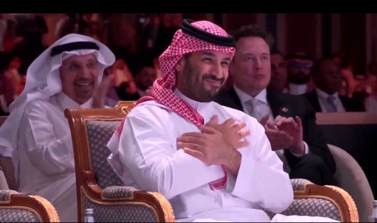 القائد لا يطلب من أحد أن يفعل شيء،، بل يتقدم الجميع ويبدأ الخطوة الأولى ليتبعه البقية، هذا لأنه #القائد_القدوة_محمد_بن_سلمان ..

#السيف_الملهم_محمد_بن_سلمان 
#محمد_بن_سلمان_ينتصر_لسوريا 
#المنتدى_السعودي_السوري
#المنتدى_السوري_السعودي
