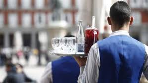 Telediario: "Baja el paro, record de afiliados".
⬇️Imágenes de fondo:

El chiste se cuenta solo.