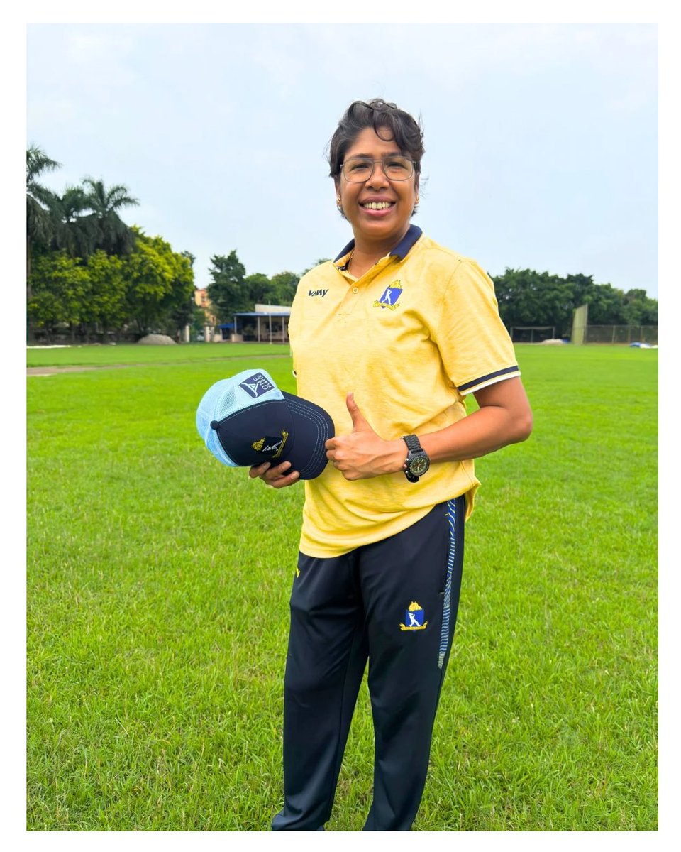 Choosing joy, effort, and a little laughter every single day 🤍🤗

#HappyMood #GoodVibes #Grateful #ThrowbackThursday #JhulanGoswami