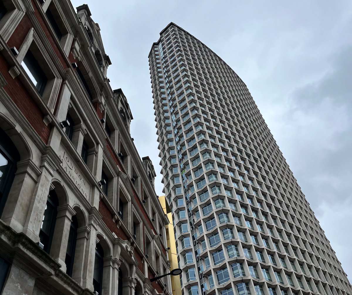 jon_cooper75's tweet image. St Giles High St WC2, 🪟