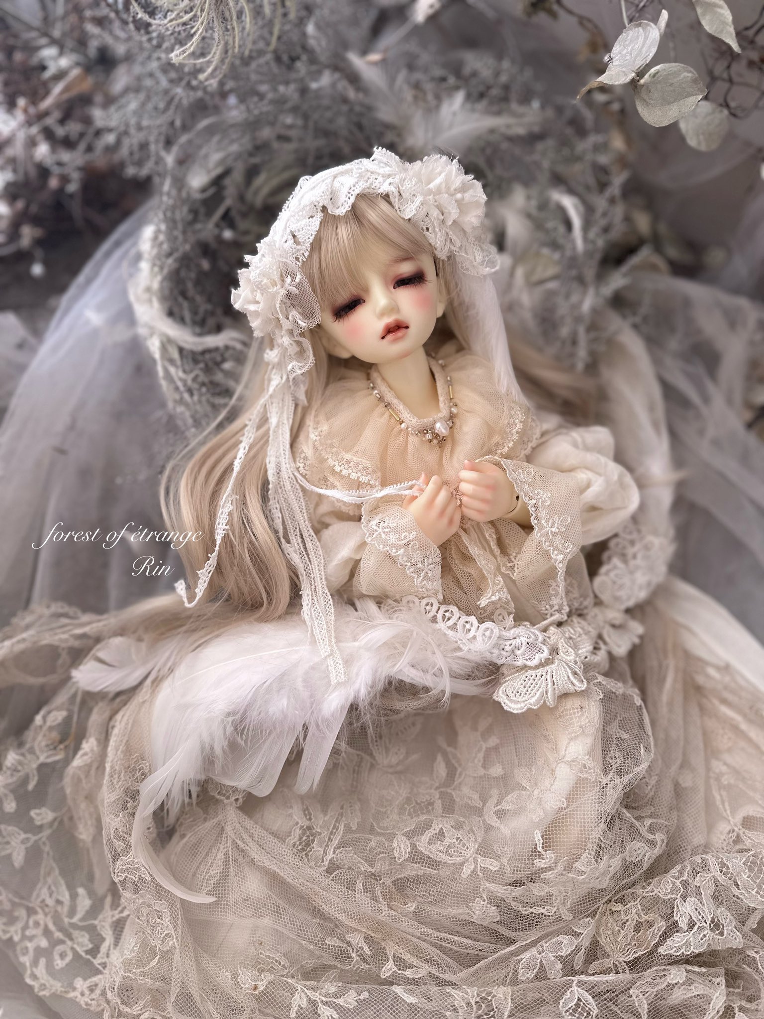 【新品タグ付き】★春先におすすめ★ドリードール　ラベンダー Aライン ドレス ダークラベンダーのバイヤス切替フラワー刺繍ドレス | Dorrydoll
