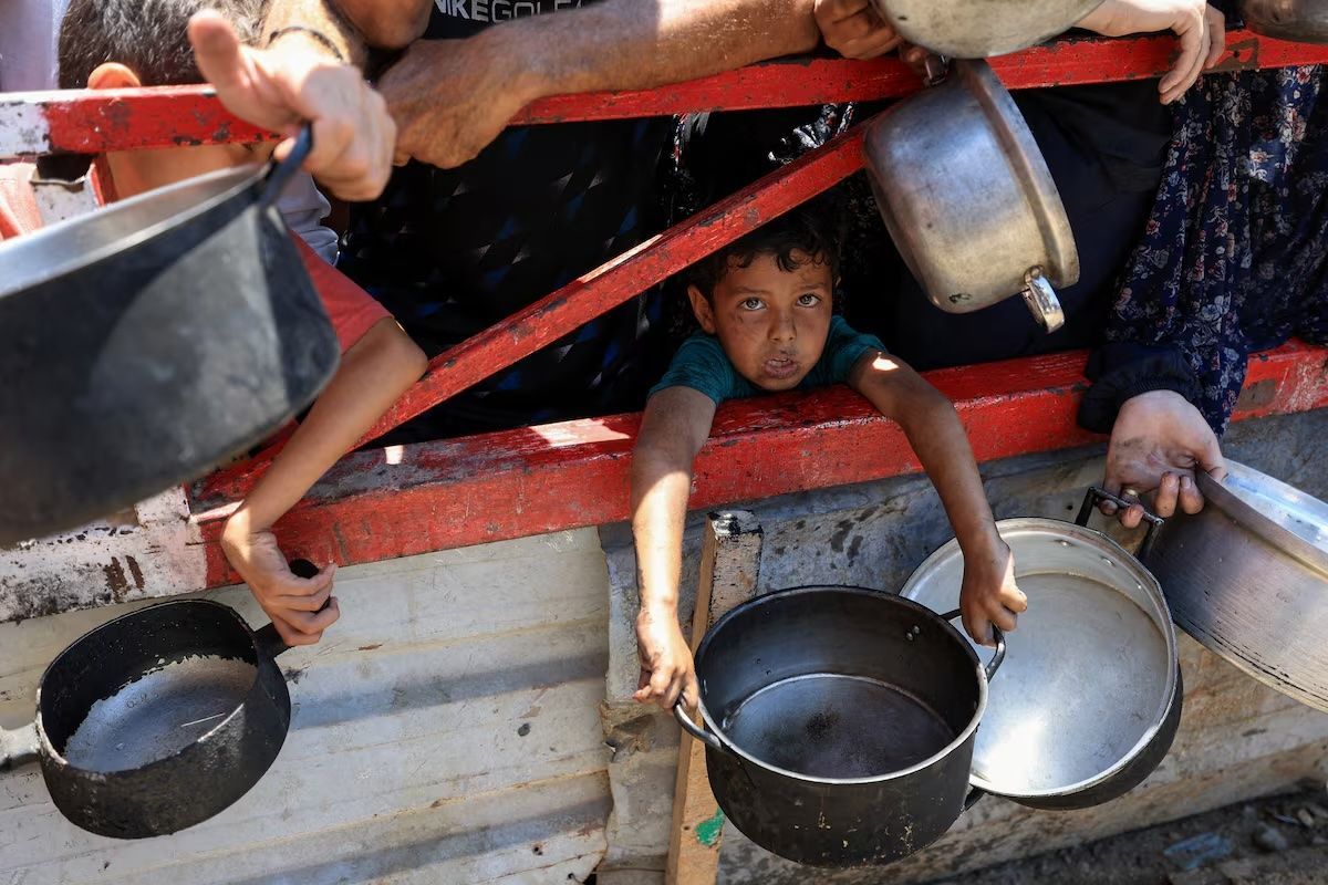 RefugeesIntl's tweet image. "In a statement signed by 111 organizations, including Mercy Corps, the Norwegian Refugee Council and Refugees International, the groups warned that mass starvation was spreading across the enclave..." Read more @Reuters.
buff.ly/OclGENe
