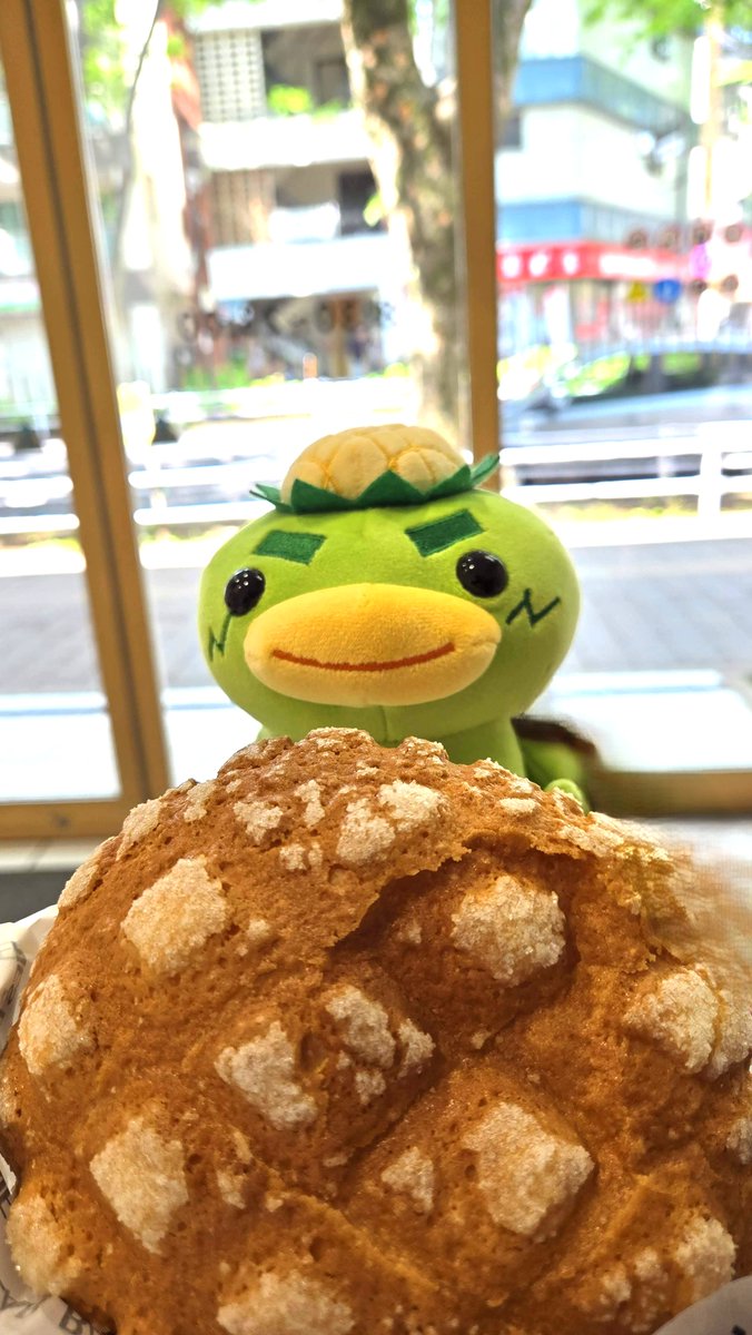 DanchiDaysJP's tweet image. 🎉今日7月25日は、ゲーム『Danchi Days』のキャラクター「モロキュウ」のお誕生日!🎂
頭の上になぜかメロンパンがのっているカッパ。モロキュウの名前、英語版では「Moro-Q」と表記すると知っていましたか?ホシノの頼れる相棒モロキュウ、お誕生日おめでとう!🌻
