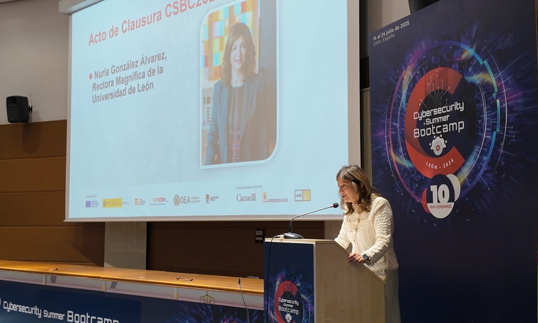 unileon's tweet image. 🔐La ULE, epicentro de la ciberseguridad internacional con la clausura del #CybersecuritySummerBootCamp de @INCIBE y @OEA_oficial , presidida por el ministro @oscarlopeztwit
@nuriagonalv_ULE reivindica la capacidad de crecer de León como polo estratégico de la mano de la ULE