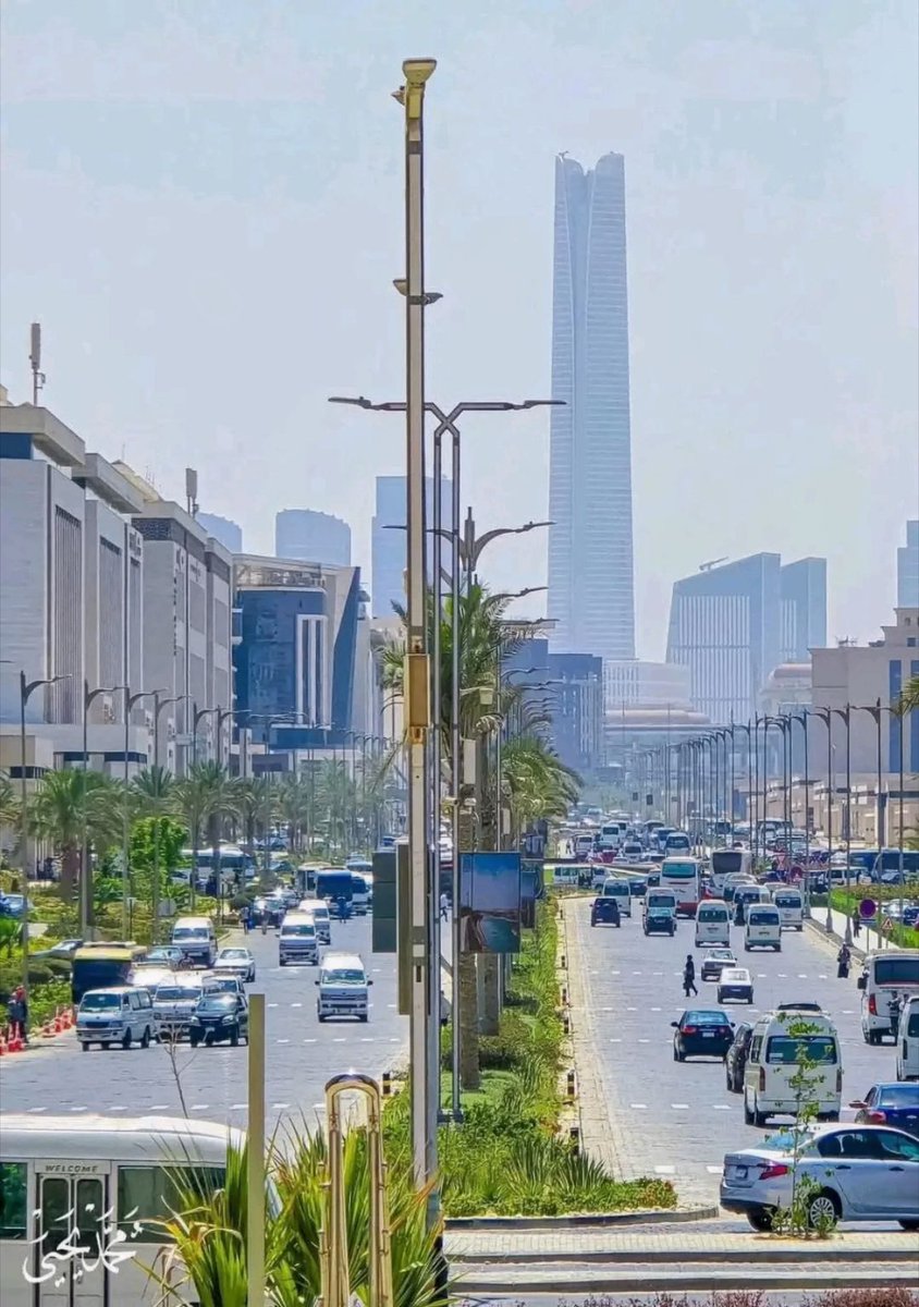 nestorsiurana's tweet image. Es increíble como la Nueva Capital Administrativa de Egipto, que está en medio del desierto, se está desarrollando tan rápido.
Las oficinas gubernamentales y las empresas ya se están reubicando allí. El crecimiento es tal, que tiene ya el edificio más alto de África.
También…