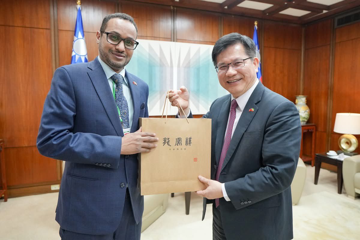 chia_lung's tweet image. Glad to welcome @min_abdirahman, Foreign Minister of #Somaliland, to #Taiwan. As the first cabinet member to visit since the new government took office, his trip reaffirms our strong partnership. We will keep deepening ties, from education to maritime security.