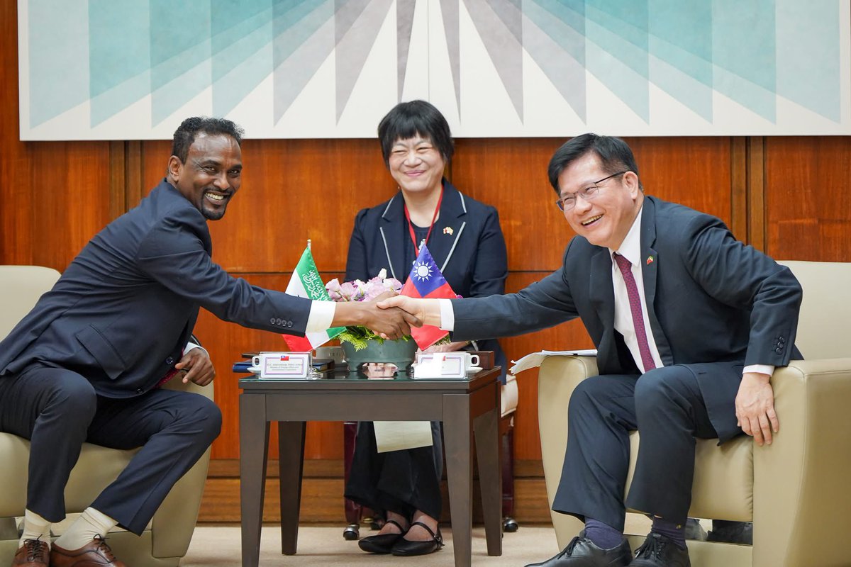 chia_lung's tweet image. Glad to welcome @min_abdirahman, Foreign Minister of #Somaliland, to #Taiwan. As the first cabinet member to visit since the new government took office, his trip reaffirms our strong partnership. We will keep deepening ties, from education to maritime security.