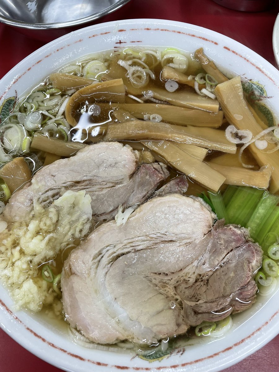 Legosw's tweet image. バリバリラーメン 新座
メンマラーメン にんにく入り
チャーシュー1枚追加
おでん 大根と玉子
久しぶりに来てみた
アルコール提供なし、ニンニク、ネギ多めが有料化など変わってたけど、油膜の張ったあっさり醤油ラーメンが美味しかった