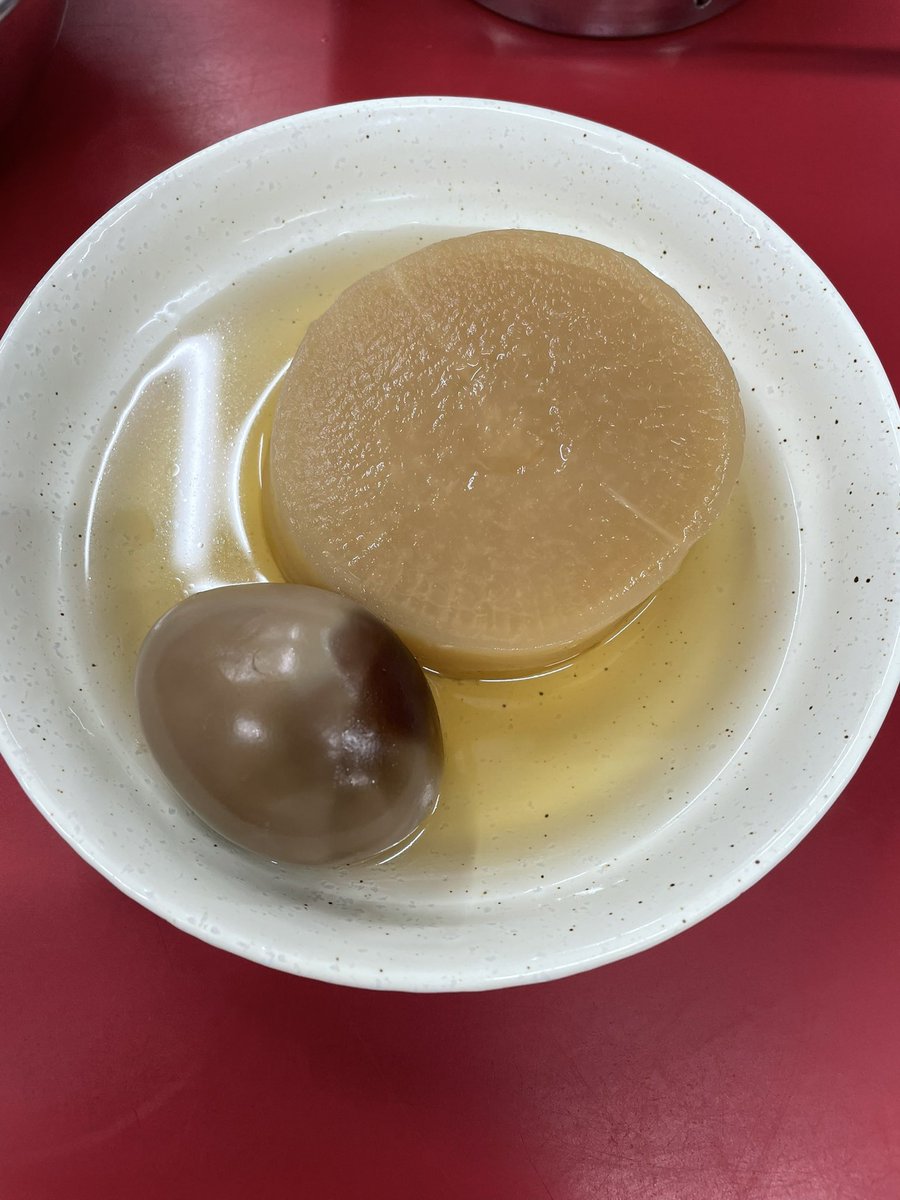 Legosw's tweet image. バリバリラーメン 新座
メンマラーメン にんにく入り
チャーシュー1枚追加
おでん 大根と玉子
久しぶりに来てみた
アルコール提供なし、ニンニク、ネギ多めが有料化など変わってたけど、油膜の張ったあっさり醤油ラーメンが美味しかった