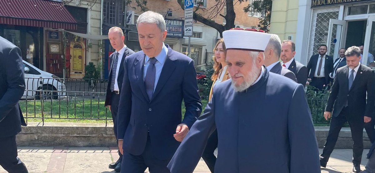 Bulgaristan ziyaretimizin son gününde; Bulgaristan Cumhuriyeti Başbakan Yardımcısı Sn. T. DONCHEV ile bir görüşme gerçekleştirdik, daha sonra Bulgaristan Başmüftüsü Dr. Mustafa HACI ile bir araya gelerek Bulgaristan'da yaşayan Müslüman kardeşlerimiz hakkında bilgiler aldık.