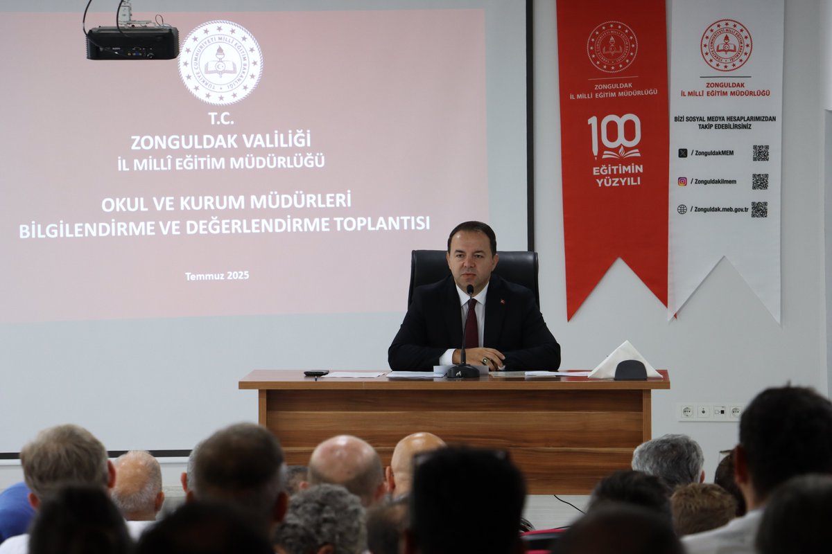 ZonguldakMEM's tweet photo. 🔖İl Millî Eğitim Müdürümüz Sayın Uygar Keskin başkanlığında “Okul ve Kurum Müdürleri Değerlendirme ve Bilgilendirme Toplantısı” gerçekleştirildi.  

İl Millî Eğitim Müdür Yardımcılarımız, Şube Müdürlerimiz, okul ve kurum müdürlerimizin hazır bulunduğu toplantıda; tanışma, yeni dönem için yaz sürecinde eğitim-öğretime hazırlık çalışmaları değerlendirildi, bakım ve onarımı devam eden okul ve kurumlarımızla ilgili bilgi paylaşıldı. 

İl Millî Eğitim Müdürümüz hitaplarında; birlik ve beraberlik vurgusu yaparak Zonguldak eğitimine değer katacak projelerin hayata geçirilmesini, Bakanlığımızın uygulamaya koyduğu eğitim politikalarının başarılı şekilde uygulanmasını, Bakanlığımız etkinlik ve faaliyetlerinin sahada duyurulmasını ve yaygınlaştırılmasını beklenti olarak iletti. 

Yapılan çalışmalar için eğitim yöneticilerimize teşekkür ederek güçlü bir iş birliği içerisinde çalışılacağını ifade etti.

@tcmeb @Yusuf__Tekin