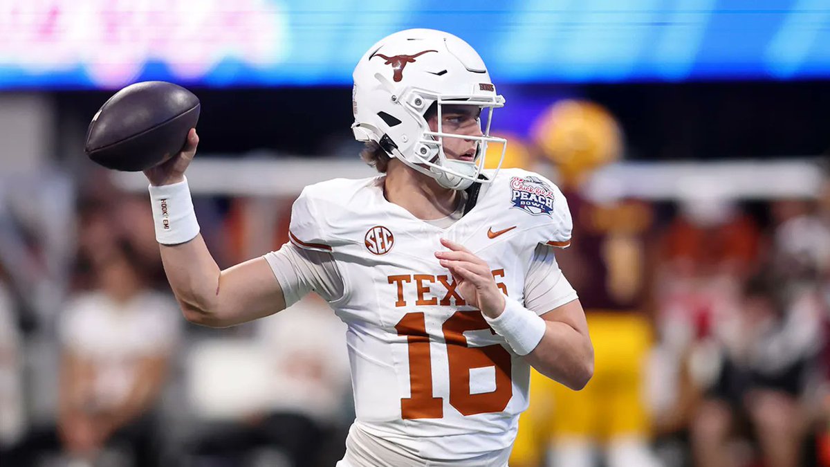 Gaydos_'s tweet image. Arch Manning just got a Vince Young-level endorsement — Mack Brown says he’s “a whole lot like Vince at the same age.” Can this next-gen Longhorn live up to that legendary comparison?
More: bit.ly/3J1N4sv