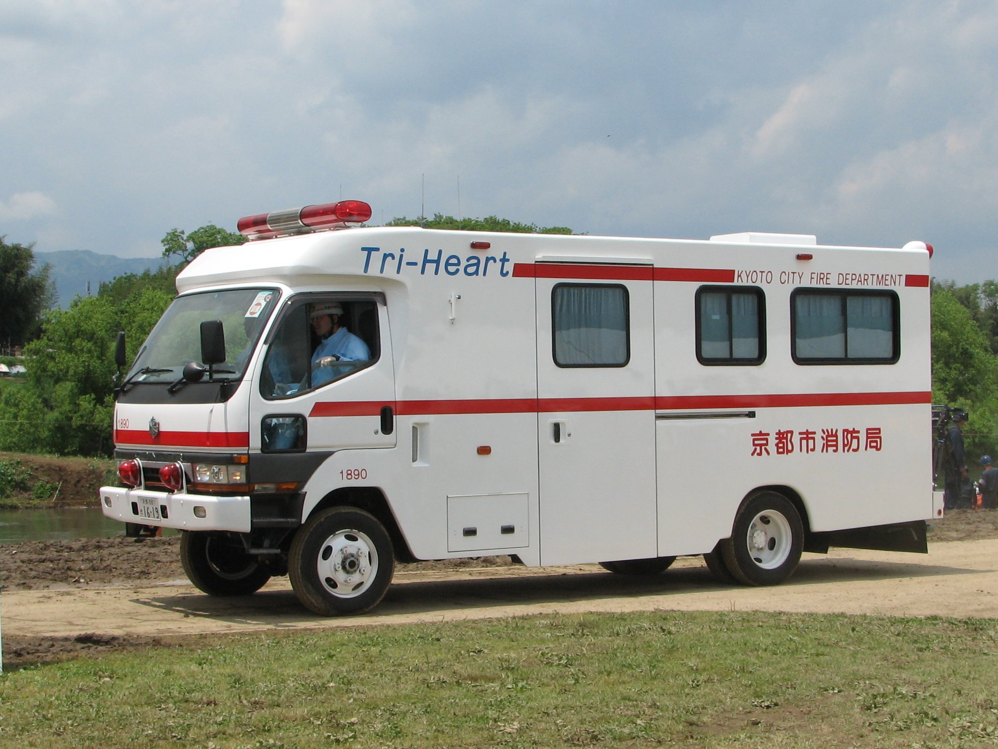 ❣️製作中❣️ コールサイン機捜213　事故処理車　4台　キャラバン　警視庁 ❣️製作中❣️ コールサイン機捜213 事故処理車 4台 キャラバン