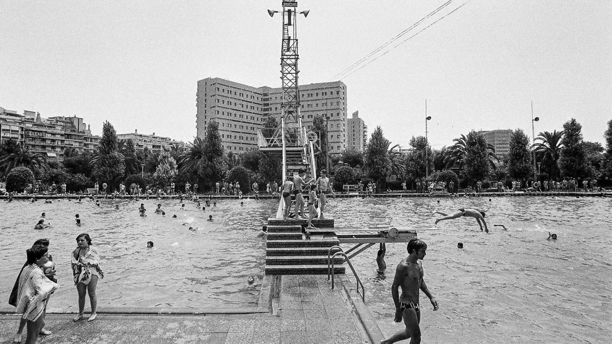 historiesdebcn's tweet photo. El 24 de juliol de 1935, #TalDiaComAvui fa 90 anys, s'inaugurava el complex Piscinas &amp; Sports, que s'anunciava com la piscina més gran del món.

#SantGervasi #Galvany https://t.co/tEJKcXae9X