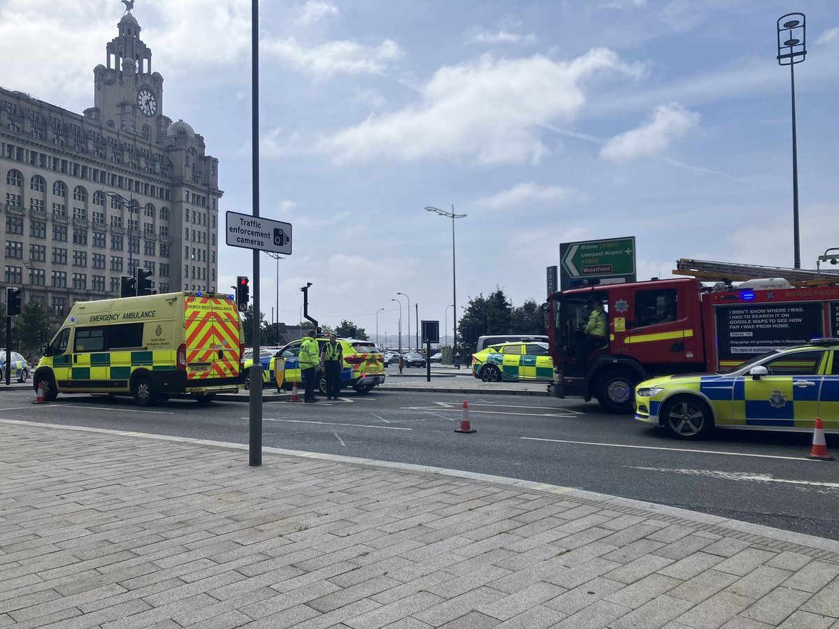 jamiemgreer's tweet image. The area is busy with many office workers and tourists. Upon seeing the woman receiving treatment, a woman said: “That’s so sad. I just hope she’s okay.”