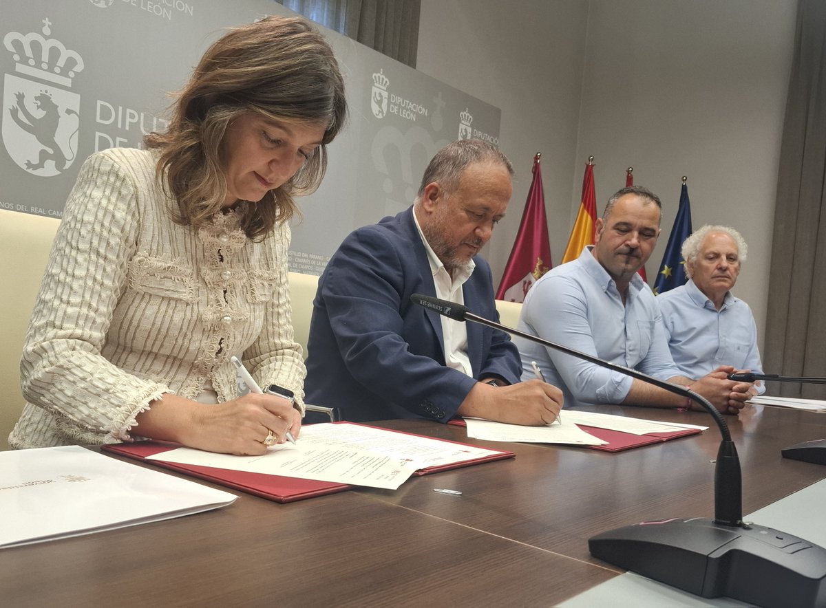 unileon's tweet image. 🤝 Hemos suscrito un convenio con @diputacionleon para impulsar la investigación y formación arqueológica con un convenio que permitirá estudiar valiosos fondos del @ilc_dipuleon
🏺 Estudiantes y docentes de la ULE trabajarán con materiales romanos de la villa de El Soldán