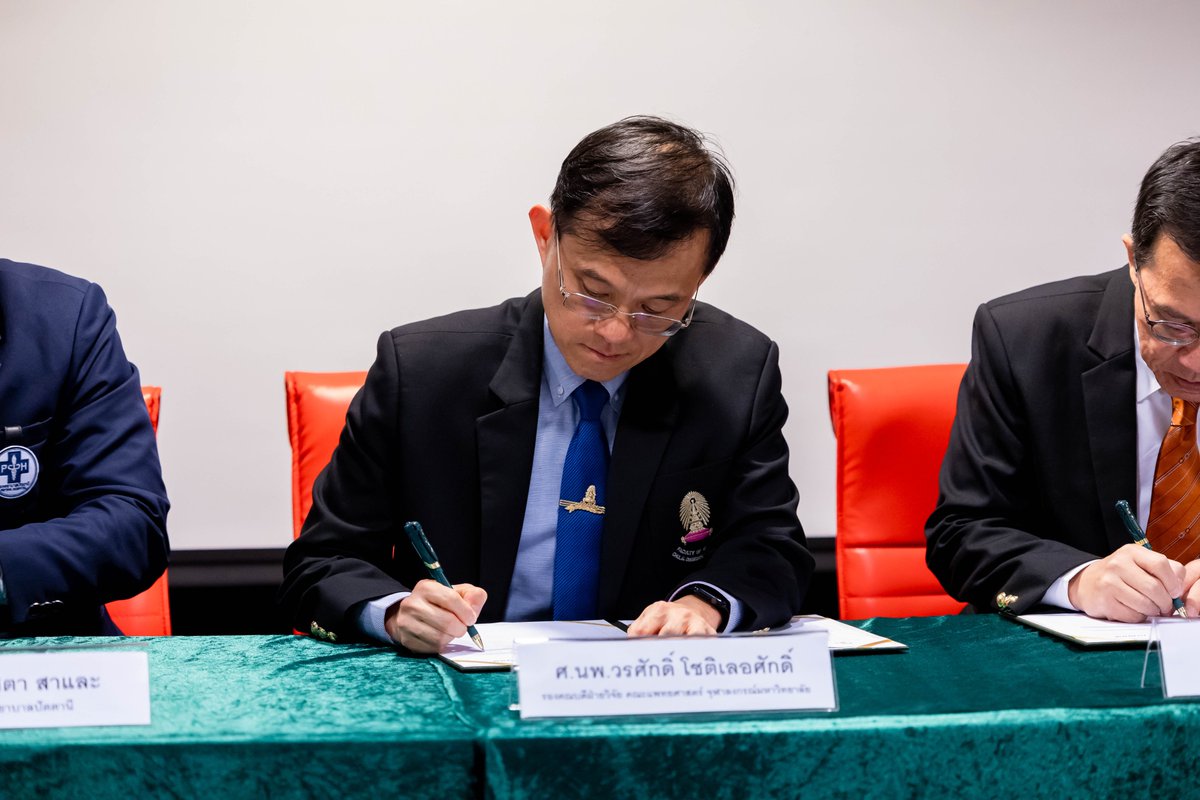 Faculty of Medicine, Chulalongkorn U. (@prmdcu) on Twitter photo (21 āļ.āļ.68) āļāđāļēāļĒāļ§āļīāļāļąāļĒ āļāļāļ°āđāļāļāļĒāļĻāļēāļŠāļāļĢāđ āļāļļāļŽāļēāļŊ āļĢāđāļ§āļĄāļāļąāļāđāļāļĢāļ·āļāļāđāļēāļĒāļāļąāļāļāļĄāļīāļāļĢ āļĨāļāļāļēāļĄāđāļāļĢāļāļāļēāļĢāļāļ§āļēāļĄāļĢāđāļ§āļĄāļĄāļ·āļāđāļāļ·āđāļāļāļąāļāļāļēāļāļēāļĢāļĻāļķāļāļĐāļēāđāļĨāļ°āļāļēāļĢāļ§āļīāļāļąāļĒ āļāđāļēāļāļāļēāļĢāļŠāđāļāļāļāļĨāđāļāļāļāļēāļāđāļāļīāļāļāļēāļŦāļēāļĢ
āļāđāļēāļāļāđāļēāļ§āđāļāļīāđāļĄāđāļāļīāļĄāđāļāđāļāļĩāđ t.ly/bHpVe
#MDCU #āđāļāļāļĒāđāļāļļāļŽāļēāļŊ (21 āļ.āļ.68) āļāđāļēāļĒāļ§āļīāļāļąāļĒ āļāļāļ°āđāļāļāļĒāļĻāļēāļŠāļāļĢāđ āļāļļāļŽāļēāļŊ āļĢāđāļ§āļĄāļāļąāļāđāļāļĢāļ·āļāļāđāļēāļĒāļāļąāļāļāļĄāļīāļāļĢ āļĨāļāļāļēāļĄāđāļāļĢāļāļāļēāļĢāļāļ§āļēāļĄāļĢāđāļ§āļĄāļĄāļ·āļāđāļāļ·āđāļāļāļąāļāļāļēāļāļēāļĢāļĻāļķāļāļĐāļēāđāļĨāļ°āļāļēāļĢāļ§āļīāļāļąāļĒ āļāđāļēāļāļāļēāļĢāļŠāđāļāļāļāļĨāđāļāļāļāļēāļāđāļāļīāļāļāļēāļŦāļēāļĢ
āļāđāļēāļāļāđāļēāļ§āđāļāļīāđāļĄāđāļāļīāļĄāđāļāđāļāļĩāđ t.ly/bHpVe
#MDCU #āđāļāļāļĒāđāļāļļāļŽāļēāļŊ