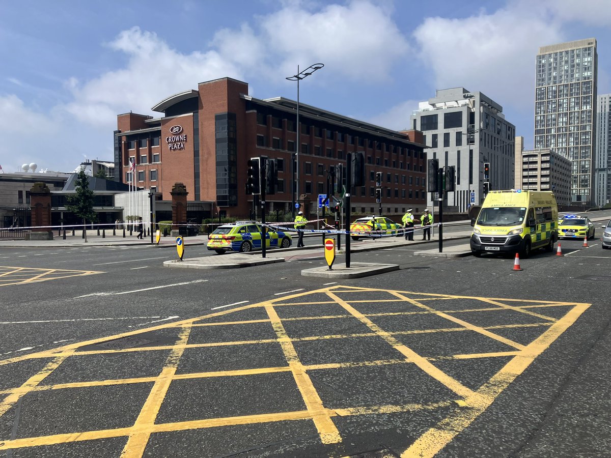 jamiemgreer's tweet image. The crossing is blocked off to anyone on foot