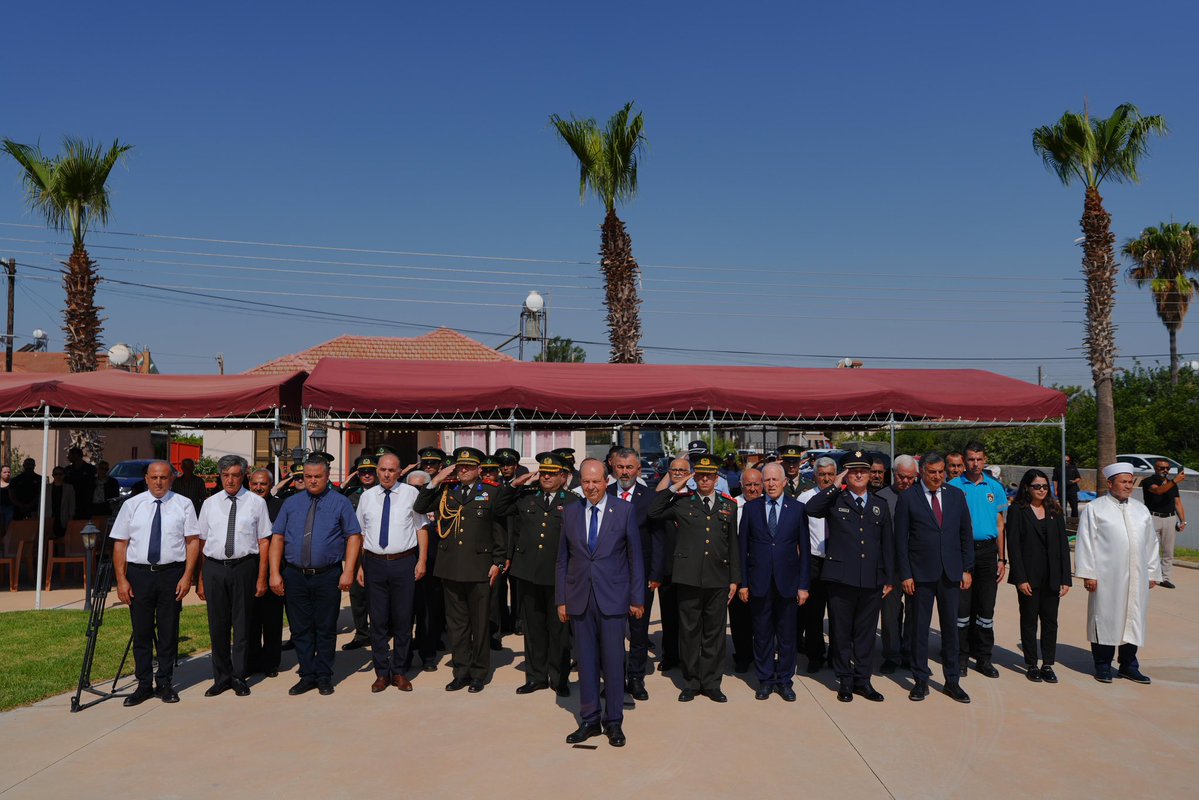 KKTCCB's tweet image. Cumhurbaşkanı @ErsinrTatar , Milli mücadele yıllarında Beyarmudu’nda şehit düşen 6 kişi için düzenlenen anma törenine katıldı
“Bağımsızlık ve özgürlükten ödün verilmeyecek”
kktcb.org/tr/cumhurbaska…