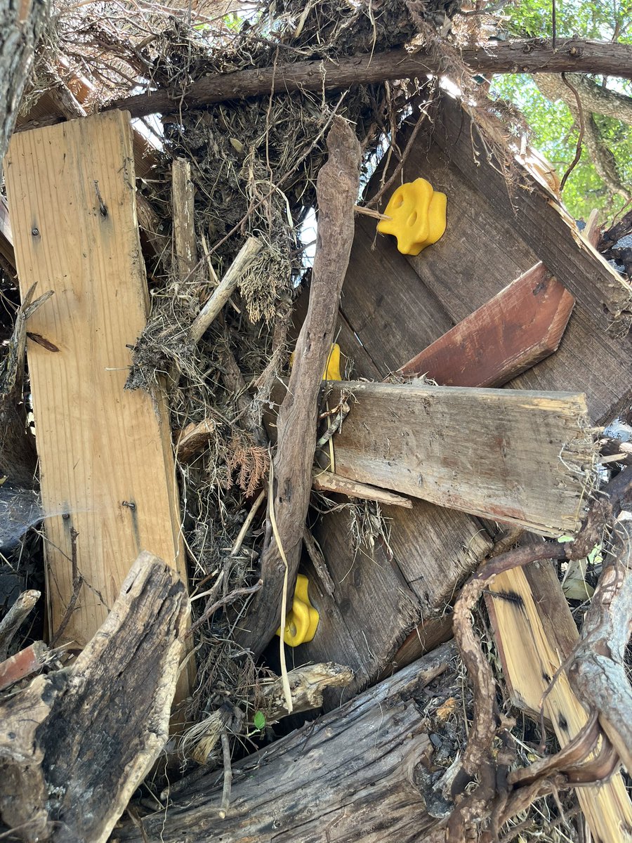 KristenCurrieTV's tweet image. Some of the damage I saw in Ingram yesterday.
I can’t stop thinking about this piece of climbing wall from what was likely a children’s playground, 20ft+ *above the river, lodged into a tree. There were still clothes & debris scattered all over the riverbank. #texasfloods