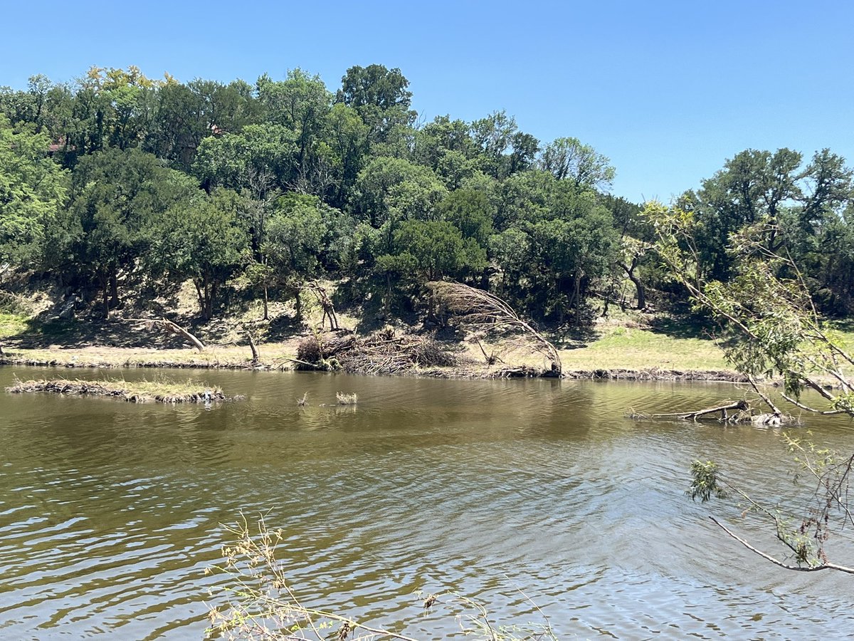KristenCurrieTV's tweet image. Some of the damage I saw in Ingram yesterday.
I can’t stop thinking about this piece of climbing wall from what was likely a children’s playground, 20ft+ *above the river, lodged into a tree. There were still clothes & debris scattered all over the riverbank. #texasfloods