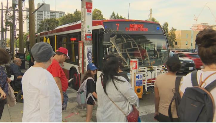 Dedicated transit lanes are a done deal for Bathurst and Dufferin south of Bloor, with recommendations for north of Bloor to Eglinton to come after the World Cup, as decided at Toronto City Council. #TOpoli 
zoomerradio.ca/news/2025/07/2…